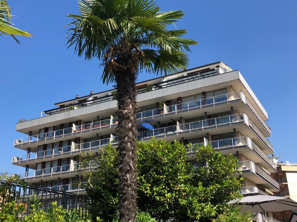 Appartamento Palazzo Di Vetro Luino Exterior foto